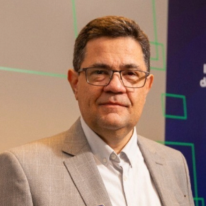 speaker photo