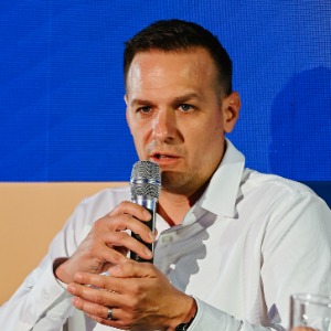 speaker photo
